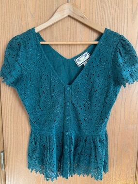 Anthropologie Two of Us Soft Lace Button Front Green Teal Blouse Women’s Size 4